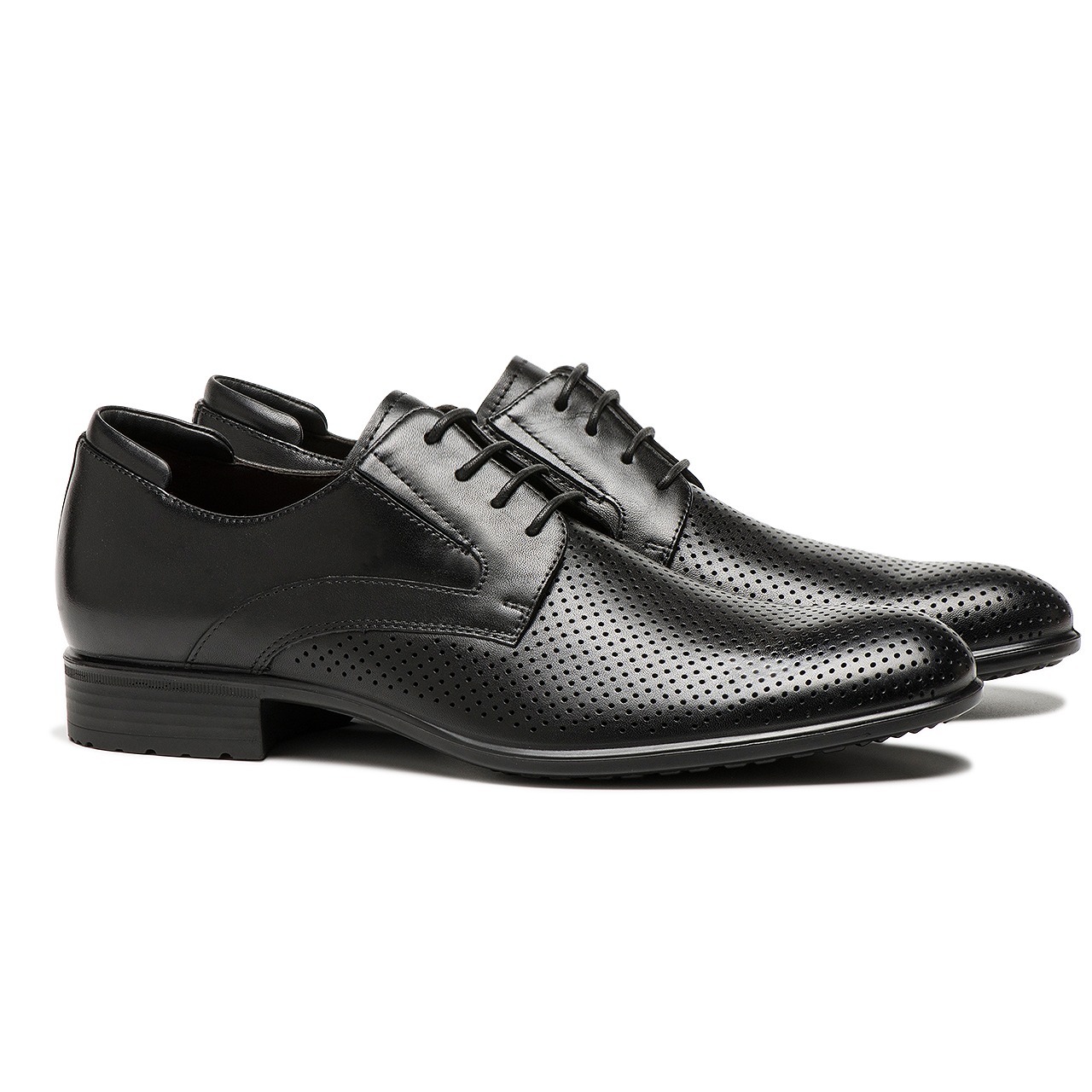 輕便時(shí)尚商務透氣沖孔牛皮男(nán)鞋M70006