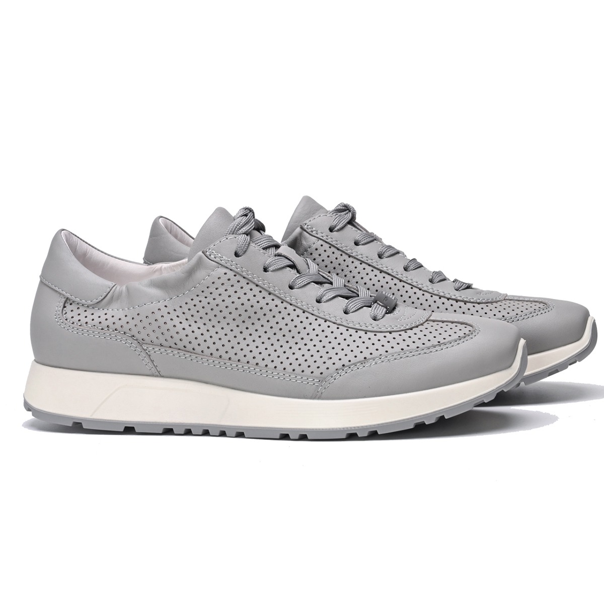 會(huì)呼吸的(de)懶人(rén)鞋舒适百搭休閑皮鞋春夏透氣鞋M62656